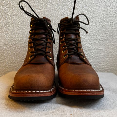 Photo by brvcha on December 8, 2025 of the Nicks Robert in Horween Orange Predator.