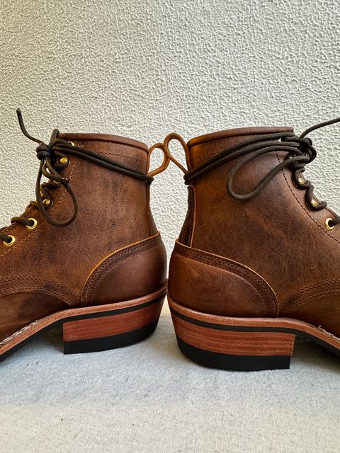 Photo by brvcha on December 8, 2025 of the Nicks Robert in Horween Orange Predator.