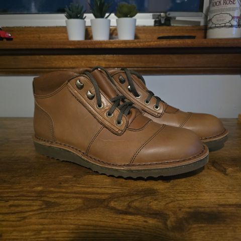 Photo by john_k on October 1, 2025 of the Jim Green African Ranger in Jim Green / Natural Veg Tan.