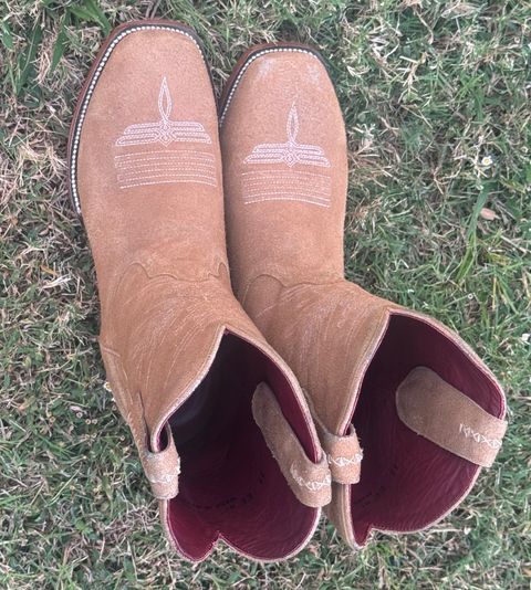 Photo by BamaBoyinTx on October 16, 2024 of the Chisos No. 2 in Heritage Rougout Cowhide.