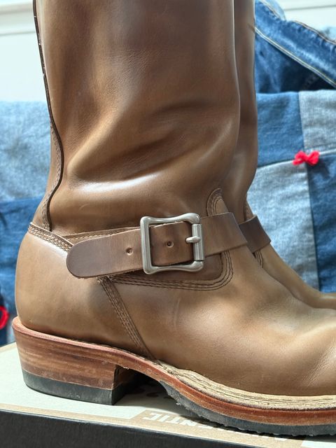 Photo by ludwigvan88 on April 9, 2025 of the White's Nomad Engineer Boots in Horween Natural Chromexcel.