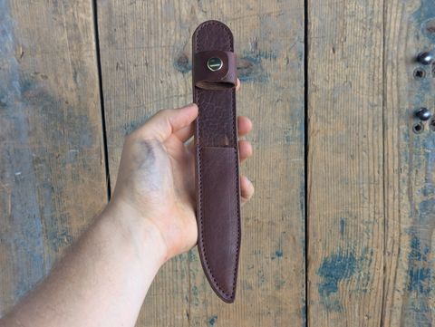 Photo by Aethelstan on September 30, 2025 of the Shadburne Creative Knife Sheath in Seidel Peanut Shrunken Bison.