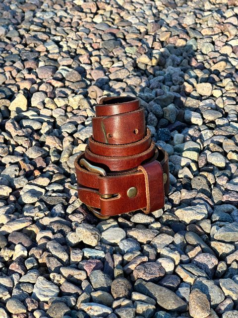 Photo by AndrewsBoots on February 1, 2026 of the Homestead Brand Essential Leather Belt No. 1508 in Distressed Brown Full Grain USA Tanned Latigo.