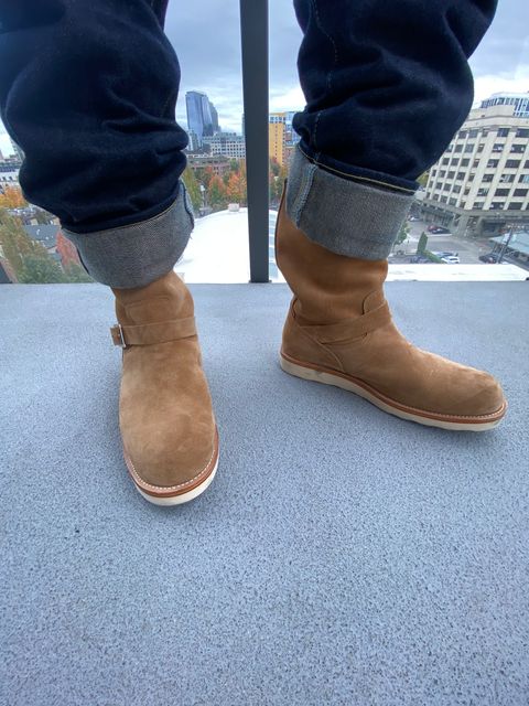 Photo by IndigoJones on October 20, 2024 of the Crush On Retro Engineer Boot 9013 in Suede Beige.
