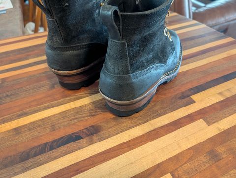 Photo by JoeB on January 28, 2025 of the Nicks Urban Logger in Seidel MaxSupport Black Roughout.