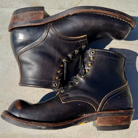 Photo by dyl on May 31, 2026 of the Nicks Prospector in Horween Black Chromexcel.