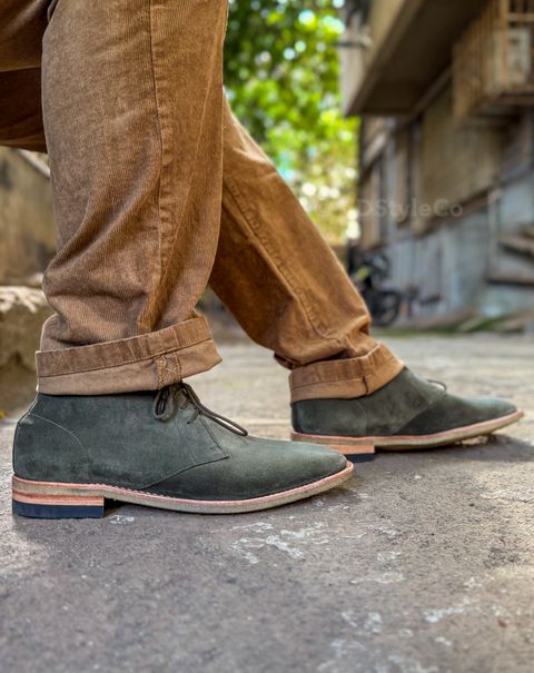 Photo by vdstyleco on May 30, 2026 of the Bridlen Unlined Chukka Boot in C.F. Stead Loden Janus Calf Suede.