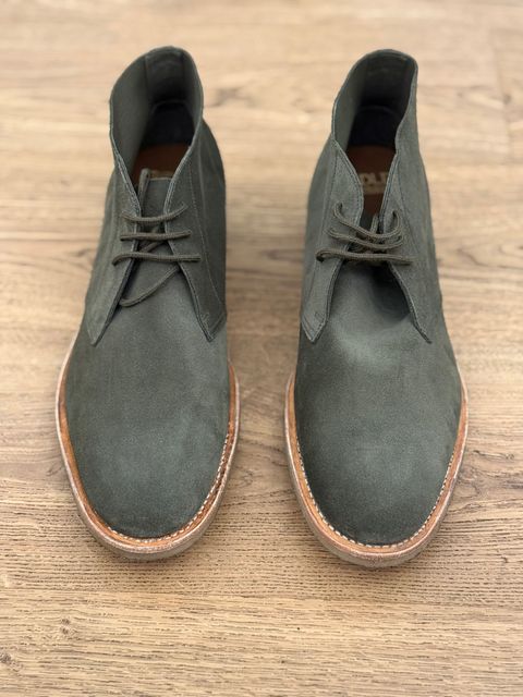 Photo by vdstyleco on May 29, 2026 of the Bridlen Unlined Chukka Boot in C.F. Stead Loden Janus Calf Suede.