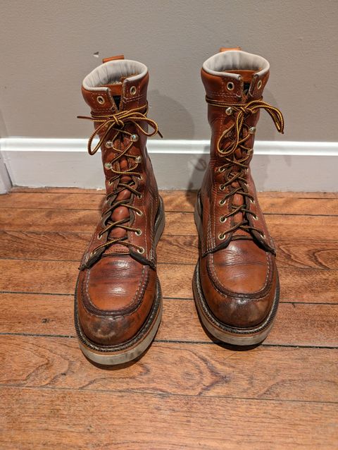 Photo by Sudden_Security_5871 on June 22, 2024 of the Thorogood American Heritage 8" Moc Toe in Tobacco Gladiator Oil-Tanned.
