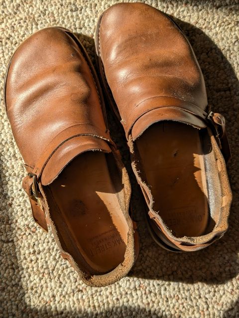 Photo by Sudden_Security_5871 on August 23, 2025 of the Oak Street Bootmakers Country Loafer in Horween Natural Chromexcel.