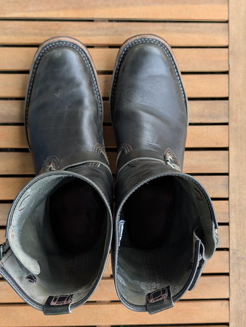 Photo by patina_colada on January 5, 2026 of the Wesco Mister Lou in Maryam Petrolio Waxed Black Horsehide.