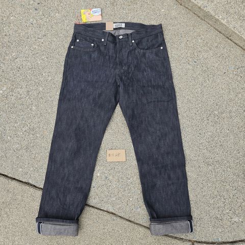 Photo by cjelliott on August 27, 2025 of the Naked And Famous Earthquake LHT - Weird Guy in 13.75 Left Hand Twill Slub.