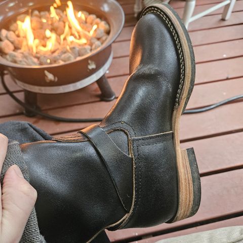 Photo by cjelliott on October 18, 2025 of the Nicks Nicks X Carl Murawski - Vintage Engineer in Horween Black Waxed Flesh.