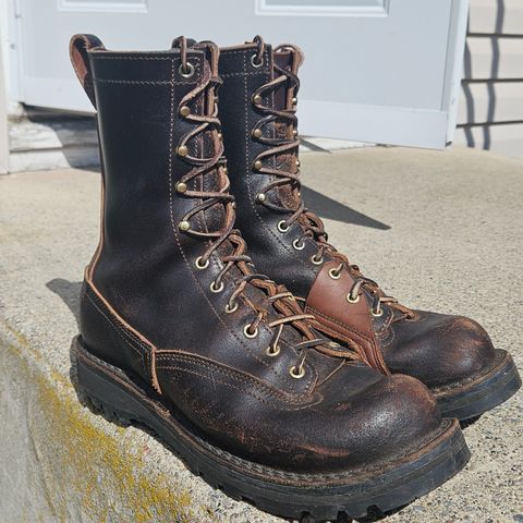 Photo by cjelliott on April 2, 2025 of the Nicks x Rose Anvil ND3 in Horween Brown Waxed Flesh & Seidel 1964 Brown.