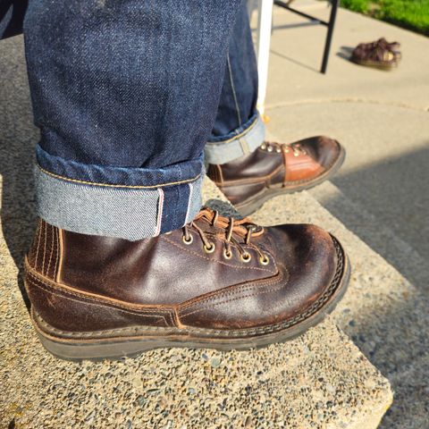 Photo by cjelliott on April 23, 2025 of the Nicks x Rose Anvil ND3 in Horween Brown Waxed Flesh & Seidel 1964 Brown.