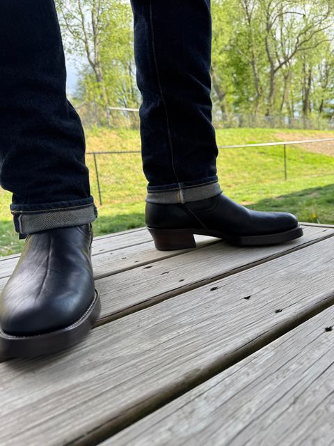 Photo by JuicyDeeluxe on May 2, 2025 of the Unsung U 22-2 Engineer Boot in Maryam Natural Horsebutt Overdyed Black.