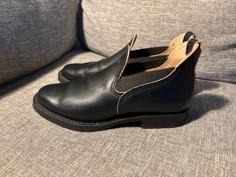 Photo by geckotrekker on May 17, 2026 of the Wesco Romeo in Horween Navy Waxed Flesh.