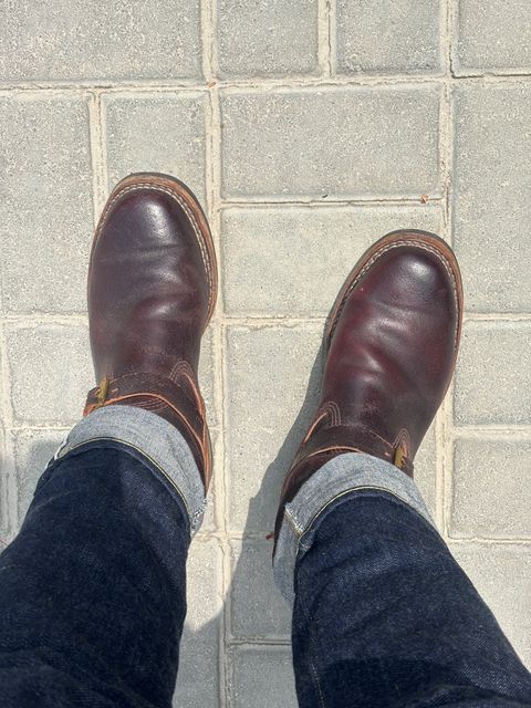 Photo by Cafeselfiedude on August 20, 2025 of the Wesco Mister Lou in Horween Burgundy Waxed flesh.