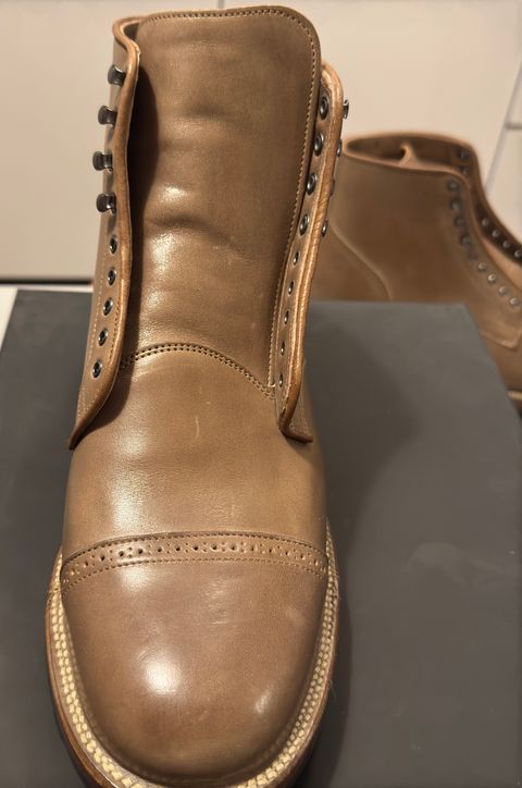 Photo by Pedro on January 6, 2025 of the Viberg Service Boot BCT in Maryam Taupe TPR Horsebutt.