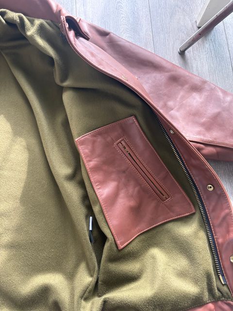 Photo by Eviejr on October 1, 2025 of the Heat Starps Leather Patriot Jacket in 1964 Brown.