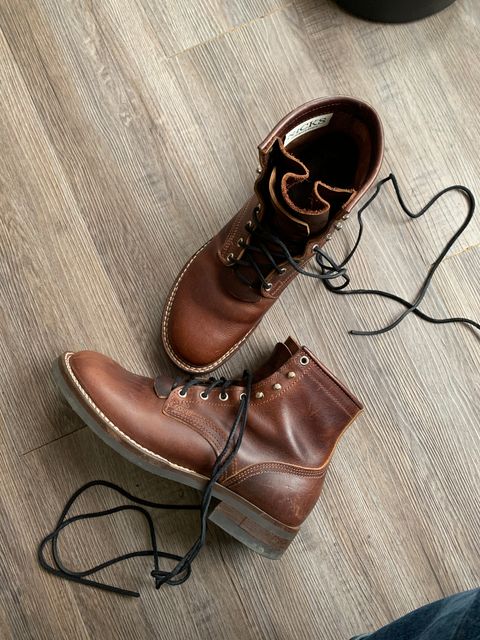 Photo by RTRSnk004 on April 17, 2024 of the Nicks x Unsung House MTO in Horween Italian Brown Cypress.