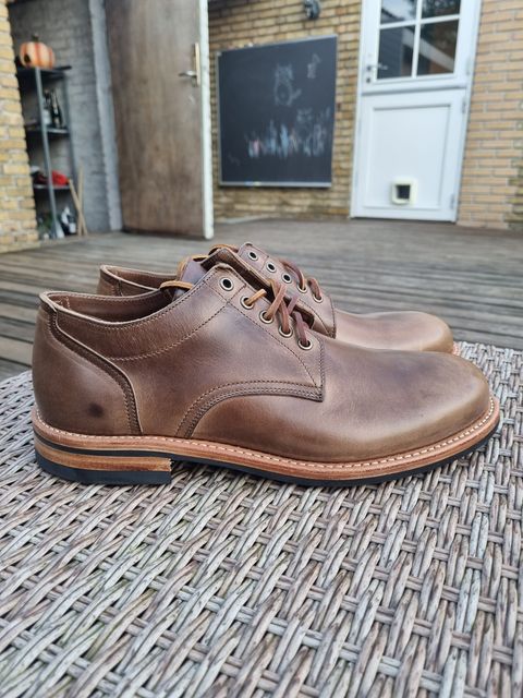 Photo by JSD on May 7, 2025 of the Oak Street Bootmakers Trench Oxford in Horween Natural Chromexcel.