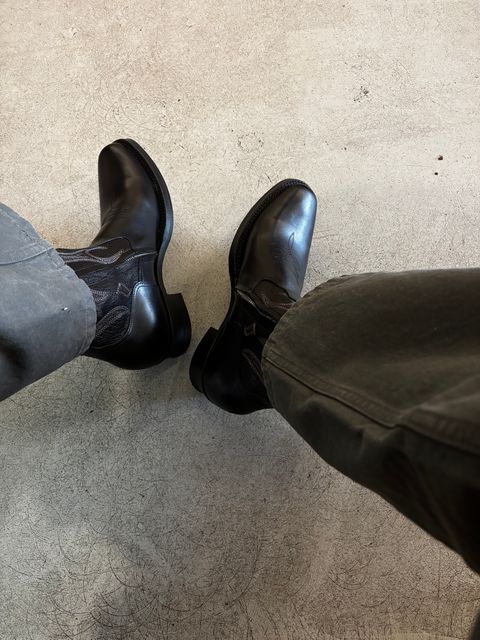 Photo by Skinnylegend on January 9, 2026 of the Rolling Dub Trio Loro Zip in Black Horse Front #1020 & Goat Skin.