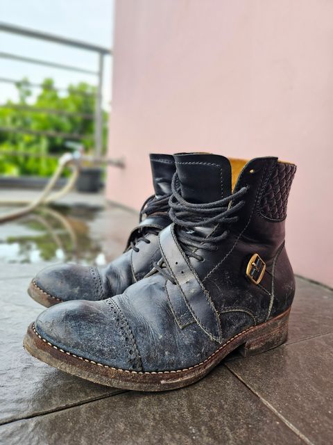 Photo by ramadhan on October 17, 2025 of the Minen Leather Custom Model in Indonesian Black Pull Up.
