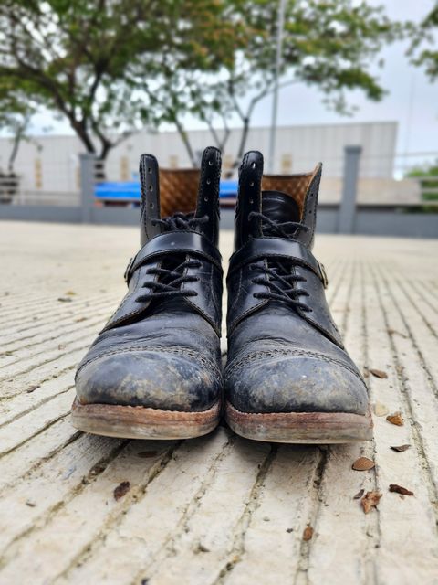 Photo by ramadhan on April 3, 2026 of the Minen Leather Custom Model in Indonesian Black Pull Up.