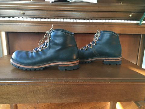 Photo by Limmer_Ernie on December 2, 2024 of the Peter Limmer & Sons Custom Model in Seidel Sapphire Blue Double Shot.