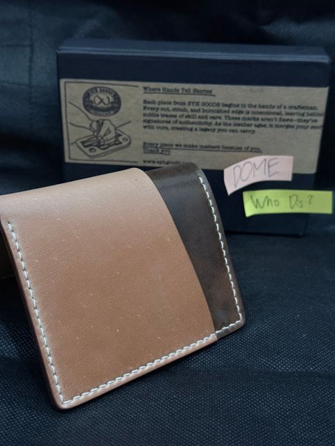 Photo by GOGOGO97 on October 1, 2025 of the SYH GOODS Kaarka Folded Extra Slot Money in Brown Marbled Rocado Shell Cordovan & Shinki Natural Shell Cordovan.