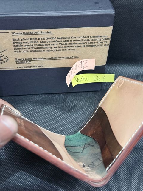 Photo by GOGOGO97 on October 1, 2025 of the SYH GOODS Kaarka Folded Extra Slot Money in Brown Marbled Rocado Shell Cordovan & Shinki Natural Shell Cordovan.