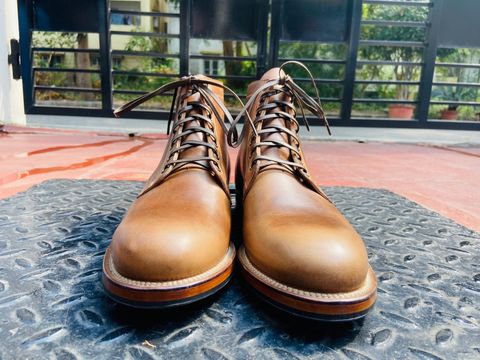 Photo by Rmtm on October 2, 2024 of the Viberg Service Boot in Horween Natural Chromexcel.