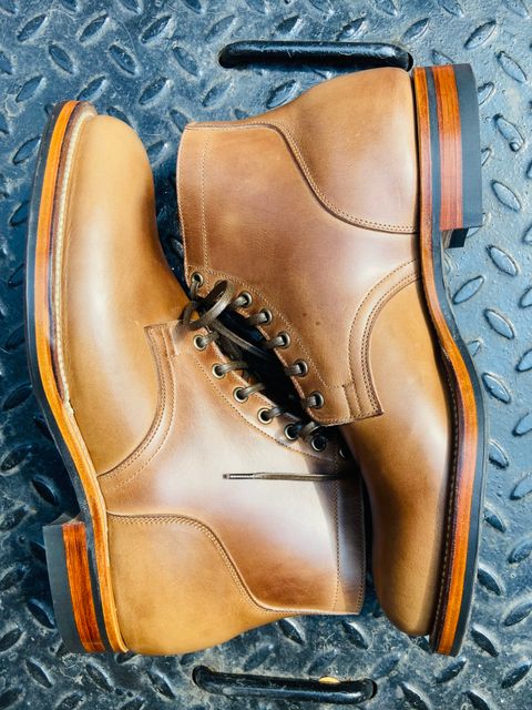 Photo by Rmtm on October 2, 2024 of the Viberg Service Boot in Horween Natural Chromexcel.