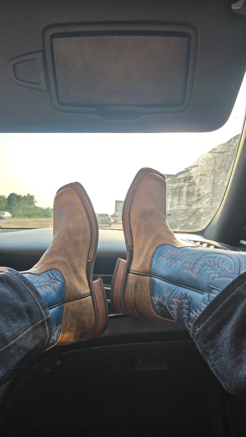Photo by elianfig on July 16, 2026 of the Anderson Bean Gold Hillbilly Cowboy Boots in Cowhide.