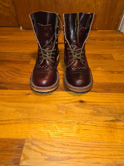 Photo by ratrod34 on September 29, 2024 of the White's Bounty Hunter in Horween Burgundy Chromexcel Horsehide.