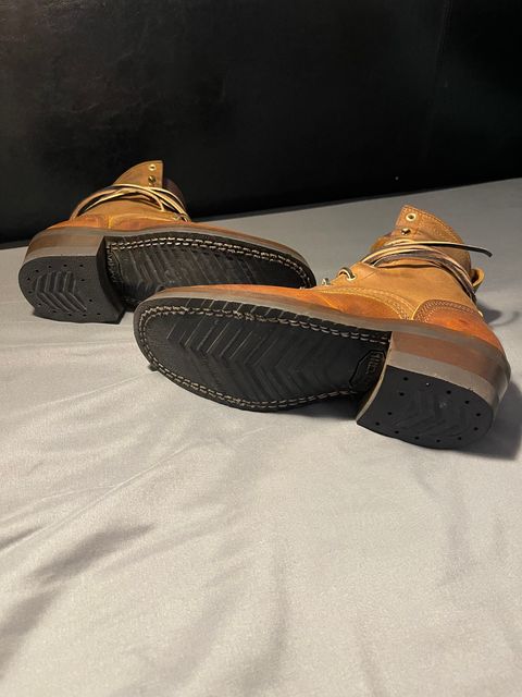 Photo by indigo_flame on February 8, 2025 of the Nicks Robert in Horween Orange Predator.