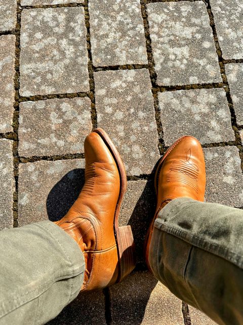Photo by bene on March 22, 2025 of the Tecovas The Jason in Caramel Cowhide.