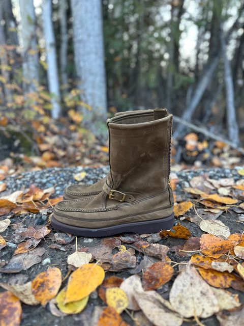 Photo by Mogo on October 1, 2025 of the Russell Moccasin Co. Zephyr II in S.B. Foot Sage Chamois.
