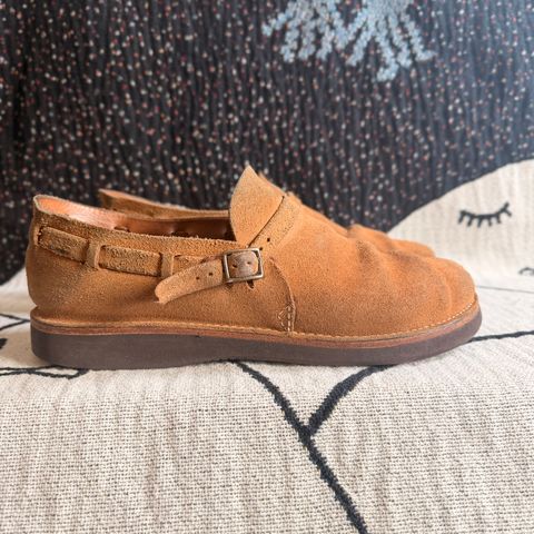 Photo by moznme on January 2, 2026 of the Oak Street Bootmakers Oak Street Bootmakers / Country Loafer in Horween Natural Chromexcel Roughout.