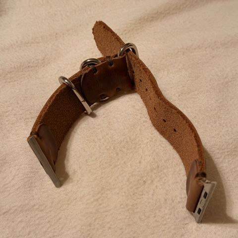 Photo by moznme on December 5, 2025 of the Popov Leather Apple Watch Band in Horween Natural Chromexcel.