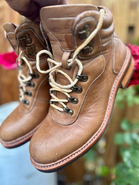 Photo by Vic on May 23, 2026 of the Blkbrd Shoemaker Bulwark Trek Boot in Horween Natural Chromepak.