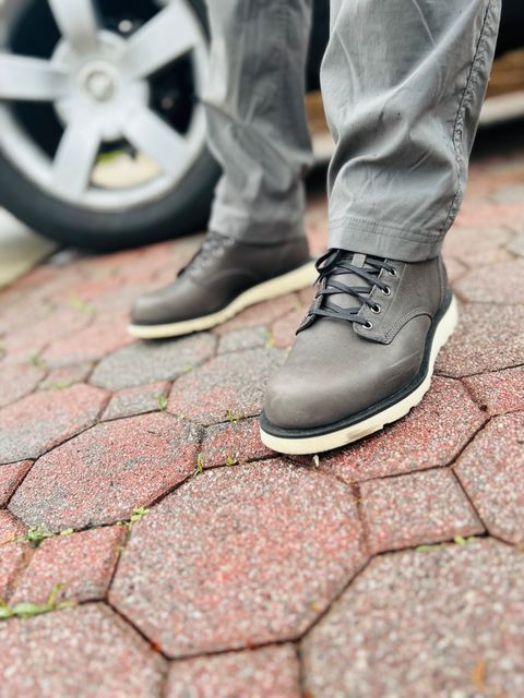 Photo by Vic on May 24, 2026 of the Danner Douglas Charcoal GTX in Black Full Grain.