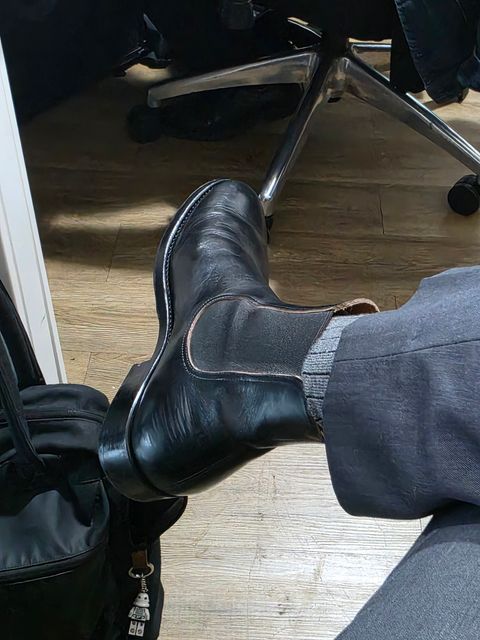 Photo by dipatyas on December 2, 2025 of the Briselblack The Seventh Chelsea Boot in Maryam Natural Horsebutt Overdyed Black.