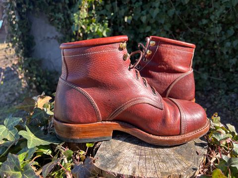 Photo by DalesLeatherworks on February 3, 2024 of the Kustom Kraft Model 1 in Kobel Russet Harness.
