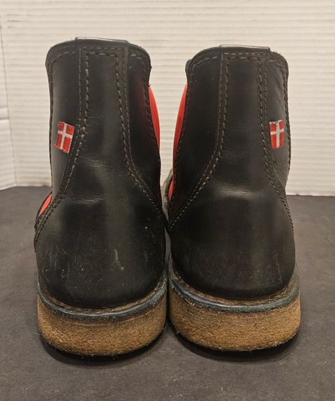 Photo by Mobius_Mustache on February 3, 2026 of the Duckfeet Roskilde in Terracare Black.