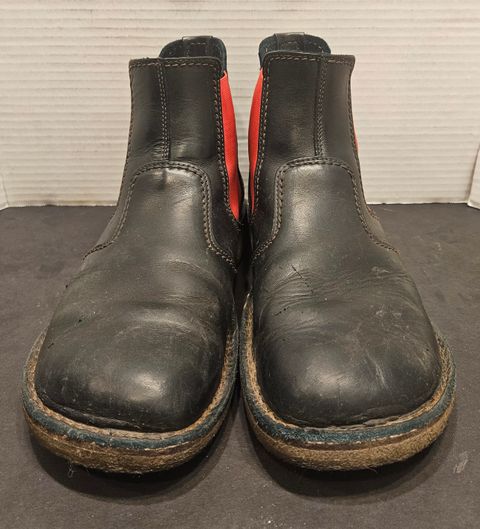 Photo by Mobius_Mustache on February 3, 2026 of the Duckfeet Roskilde in Terracare Black.