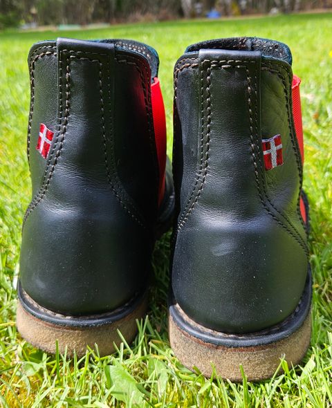 Photo by Mobius_Mustache on April 5, 2026 of the Duckfeet Roskilde in Terracare Black.