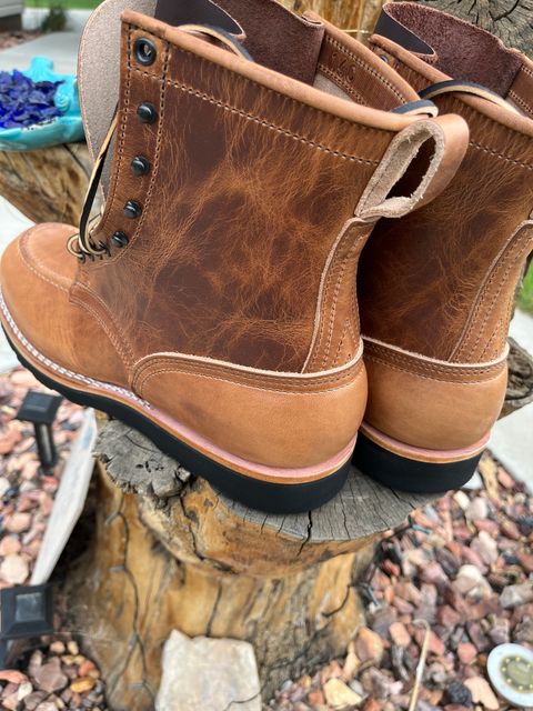 Photo by Gmetal64 on July 30, 2024 of the Nicks Moc Toe in Horween Natural Dublin.