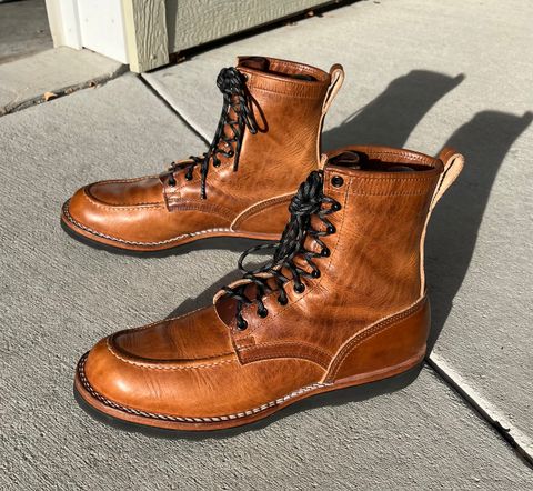 Photo by Gmetal64 on November 9, 2024 of the Nicks Moc Toe in Horween Natural Dublin.
